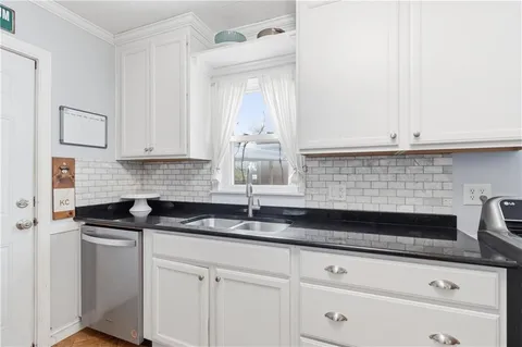 $325,000 | 7244 Baltimore Avenue, Kansas City, MO 64114