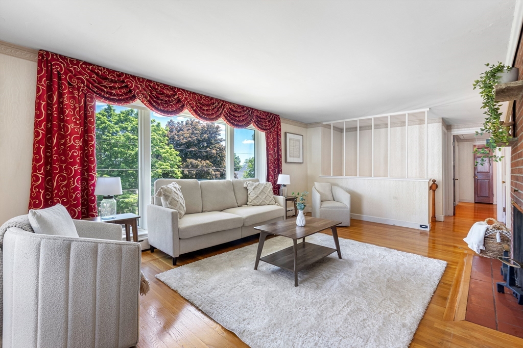 38 Robinhood Road Winchester, MA 01890 - Photo 7 of 32