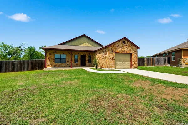 $240,000 | 531 Indian Crossing, Jourdanton, TX 78026