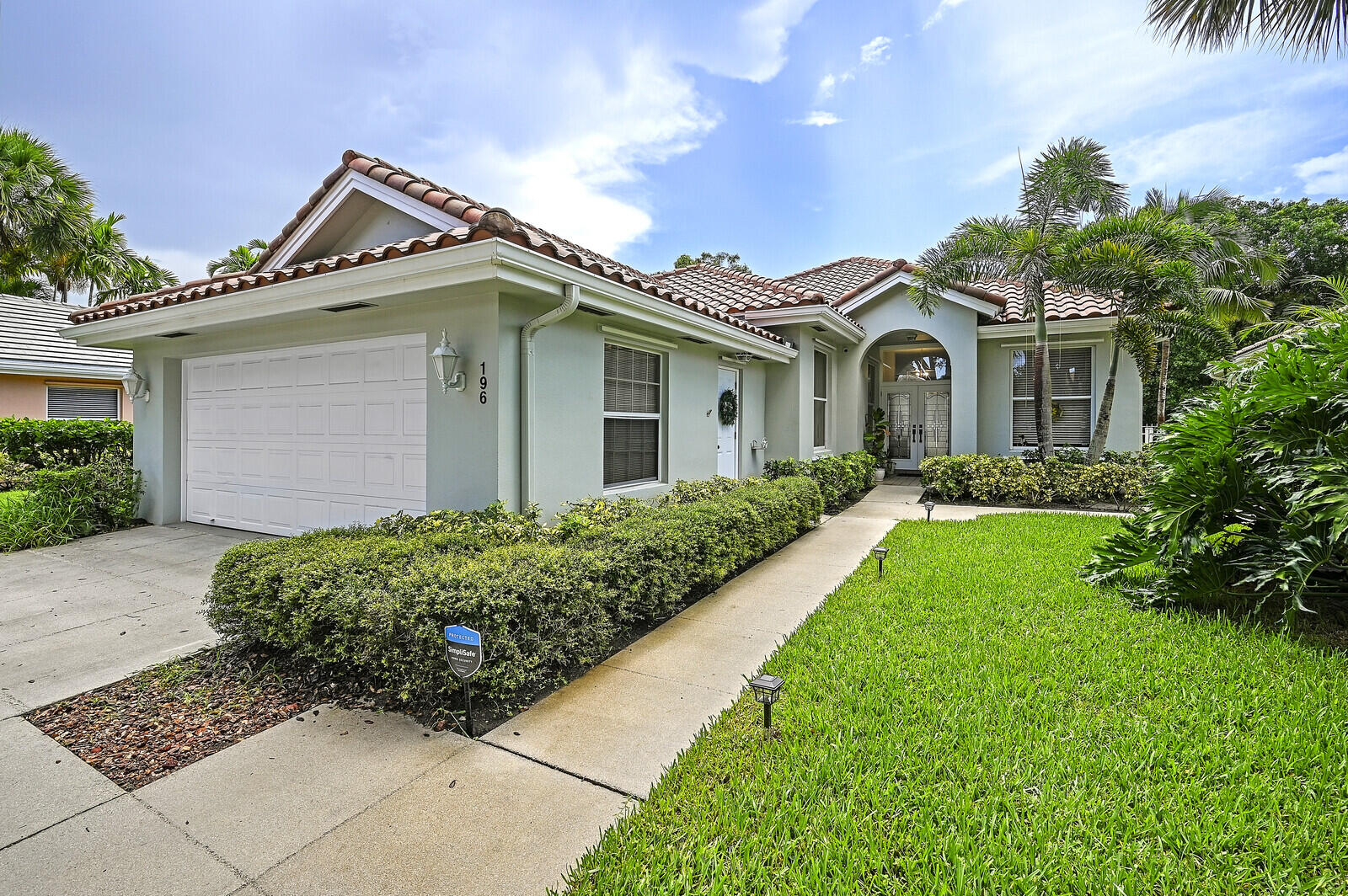 196 Hampton Circle