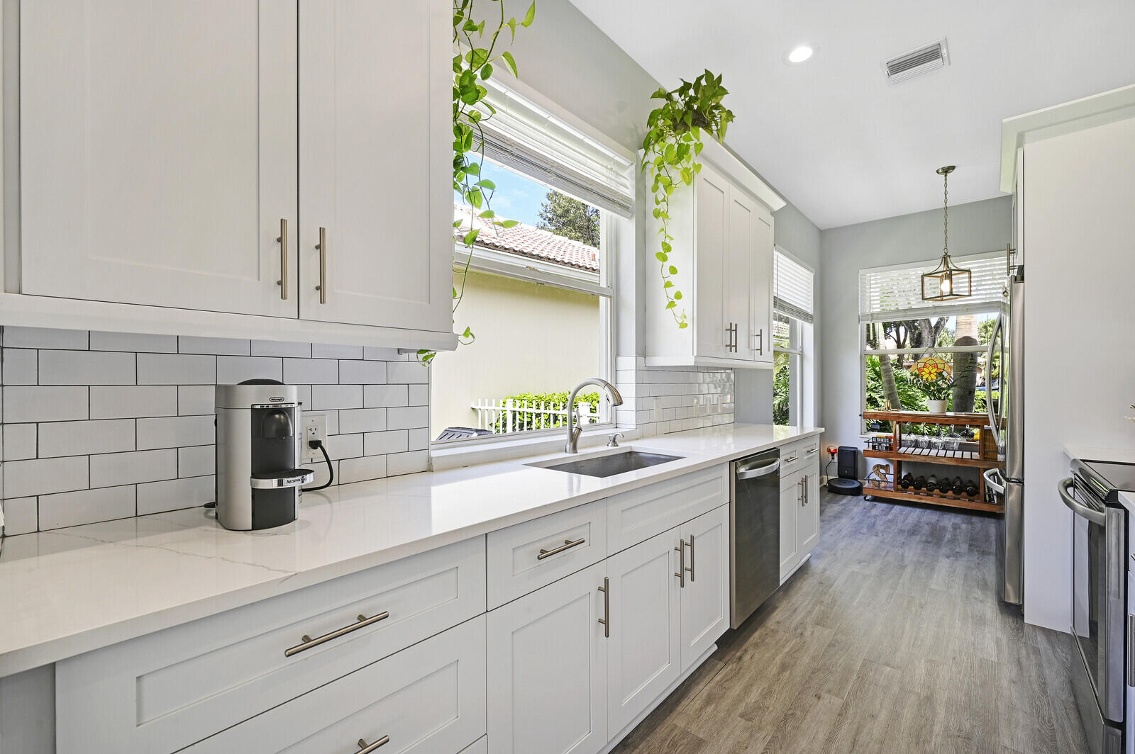196 Hampton Circle Jupiter, FL 33458 - Photo 11 of 43 Kitchen