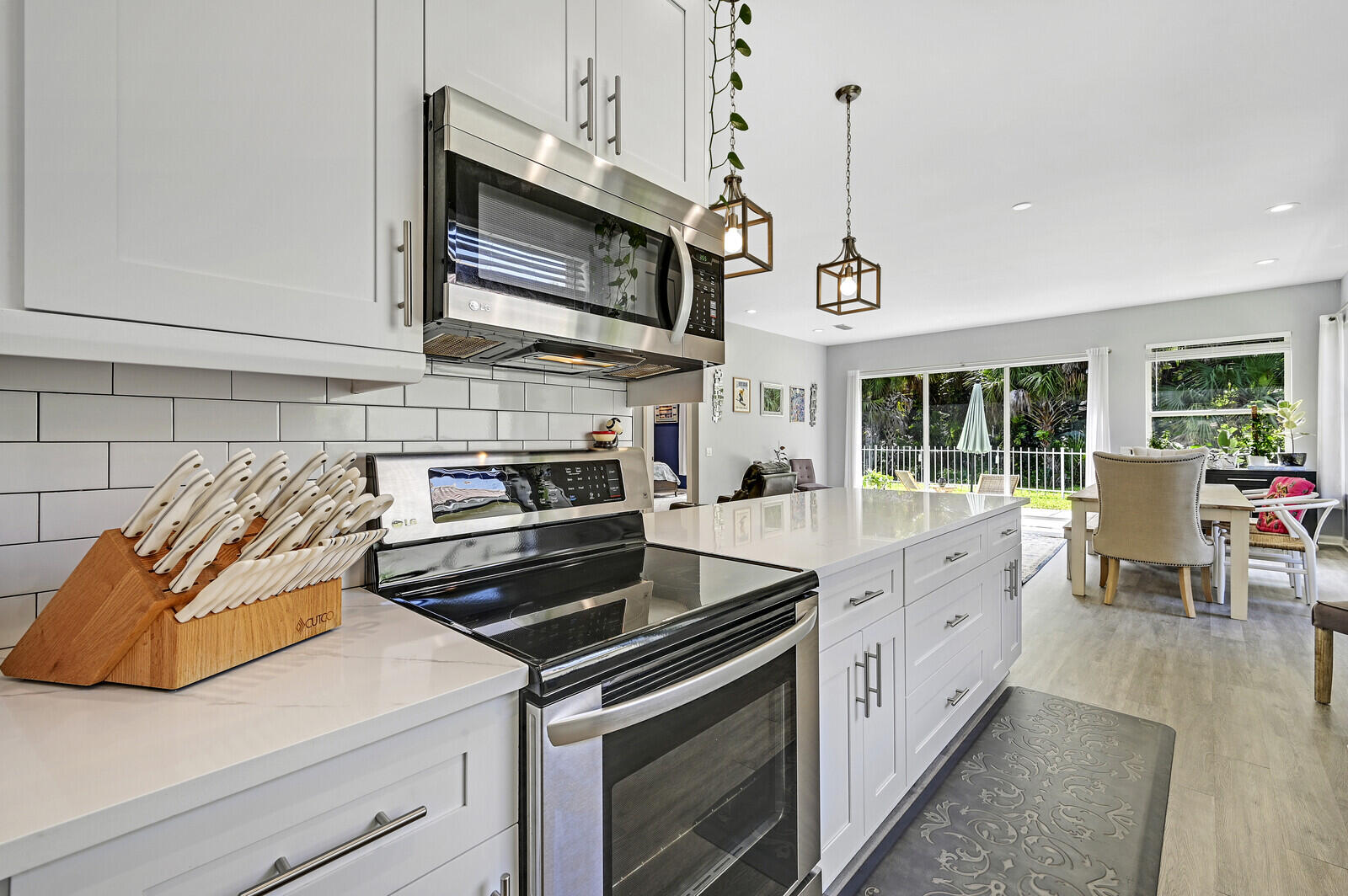 196 Hampton Circle Jupiter, FL 33458 - Photo 12 of 43 Kitchen