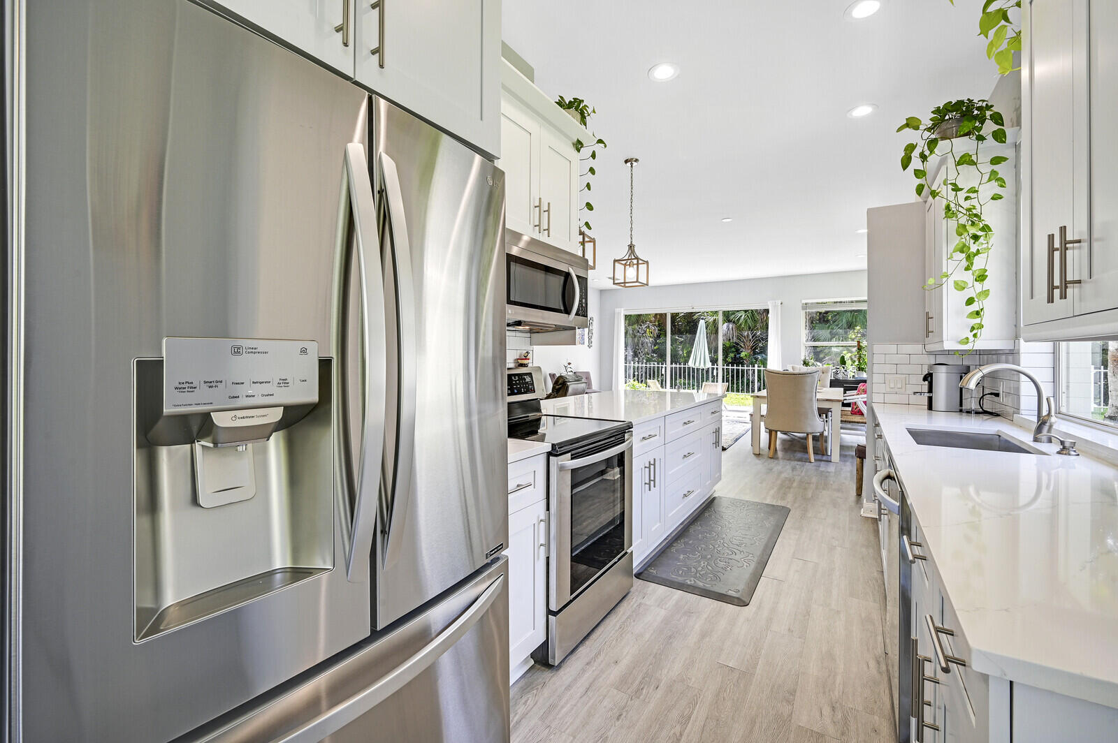196 Hampton Circle Jupiter, FL 33458 - Photo 13 of 43 Kitchen