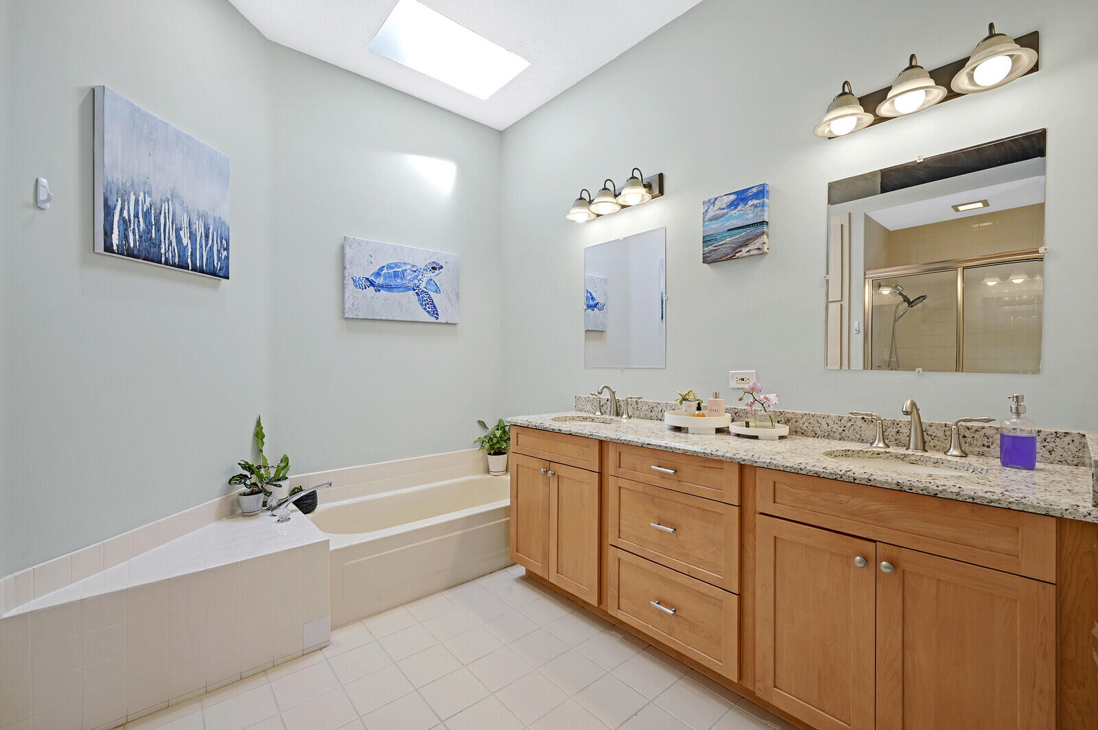 196 Hampton Circle Jupiter, FL 33458 - Photo 24 of 43 Master Bathroom