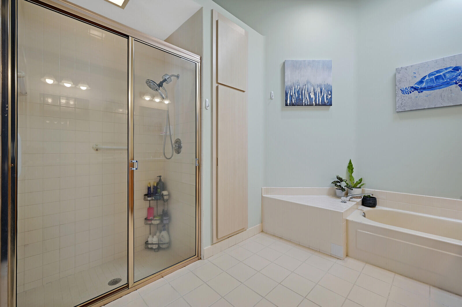 196 Hampton Circle Jupiter, FL 33458 - Photo 25 of 43 Master Bathroom