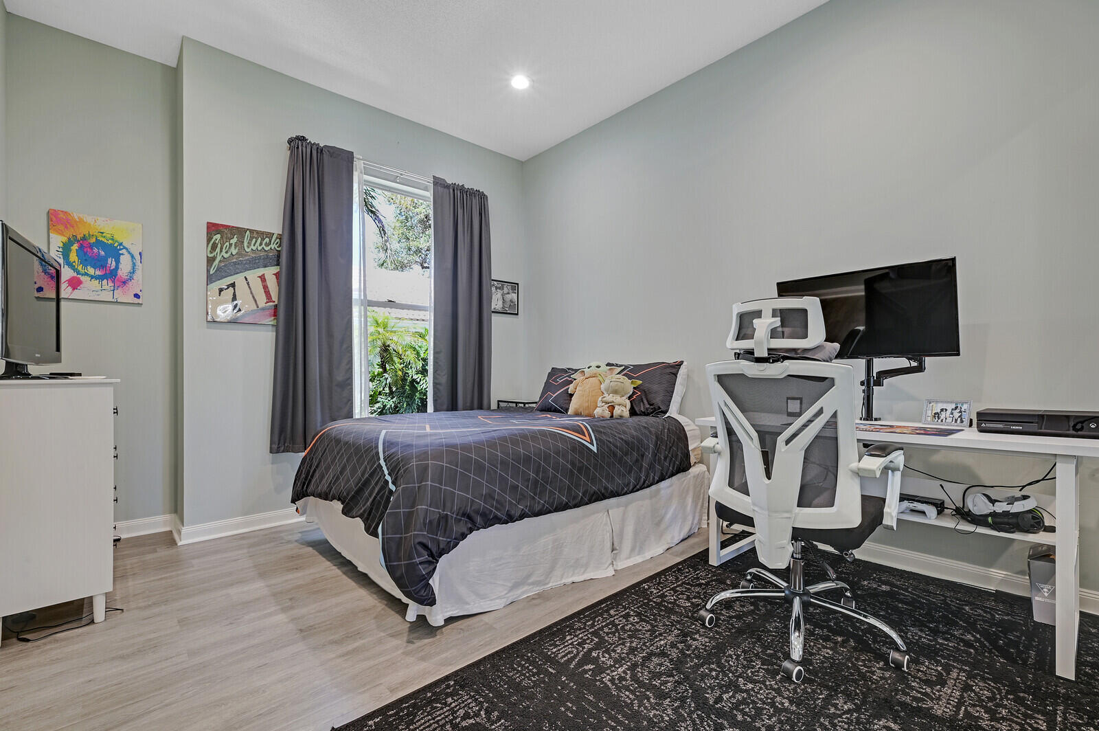 196 Hampton Circle Jupiter, FL 33458 - Photo 27 of 43 Bedroom