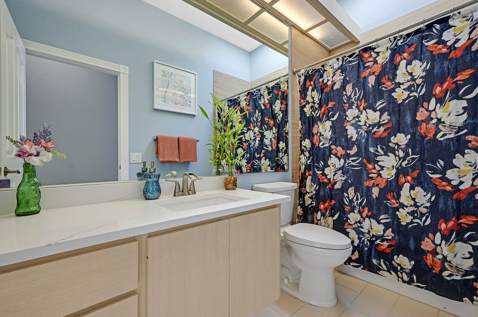 196 Hampton Circle Jupiter, FL 33458 - Photo 28 of 43 Guest Bath
