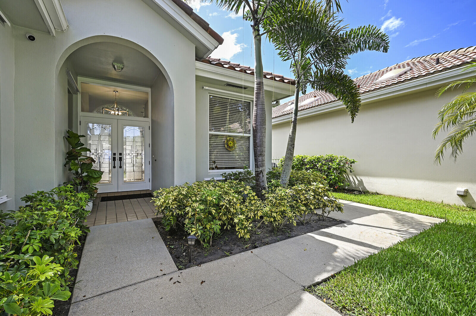 196 Hampton Circle Jupiter, FL 33458 - Photo 4 of 43 Front Entrance