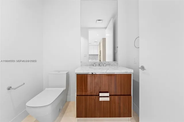 $15,000 | 15701 Collins Avenue, Unit 2803, Sunny Isles Beach, FL 33160