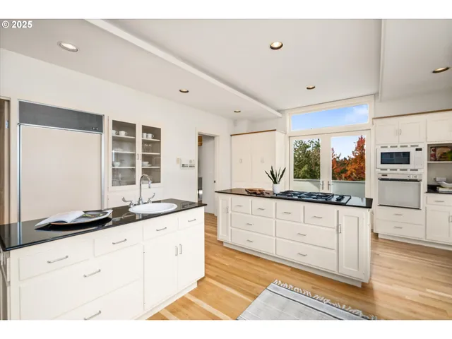 $3,400,000 | 4080 Spring Boulevard, Eugene, OR 97405