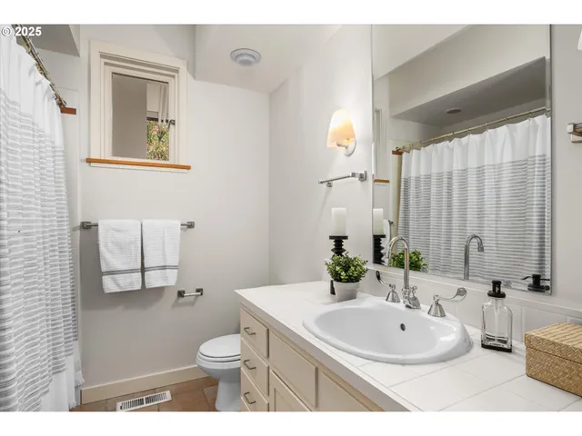 $3,400,000 | 4080 Spring Boulevard, Eugene, OR 97405