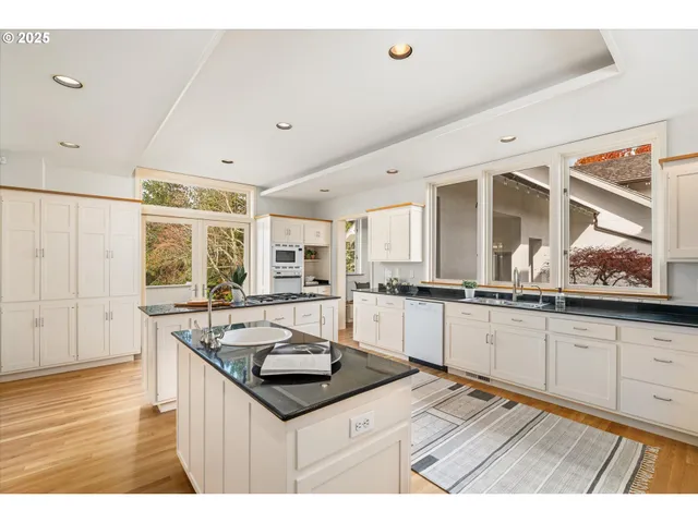 $3,400,000 | 4080 Spring Boulevard, Eugene, OR 97405