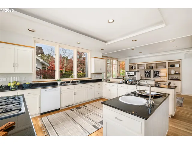 $3,400,000 | 4080 Spring Boulevard, Eugene, OR 97405