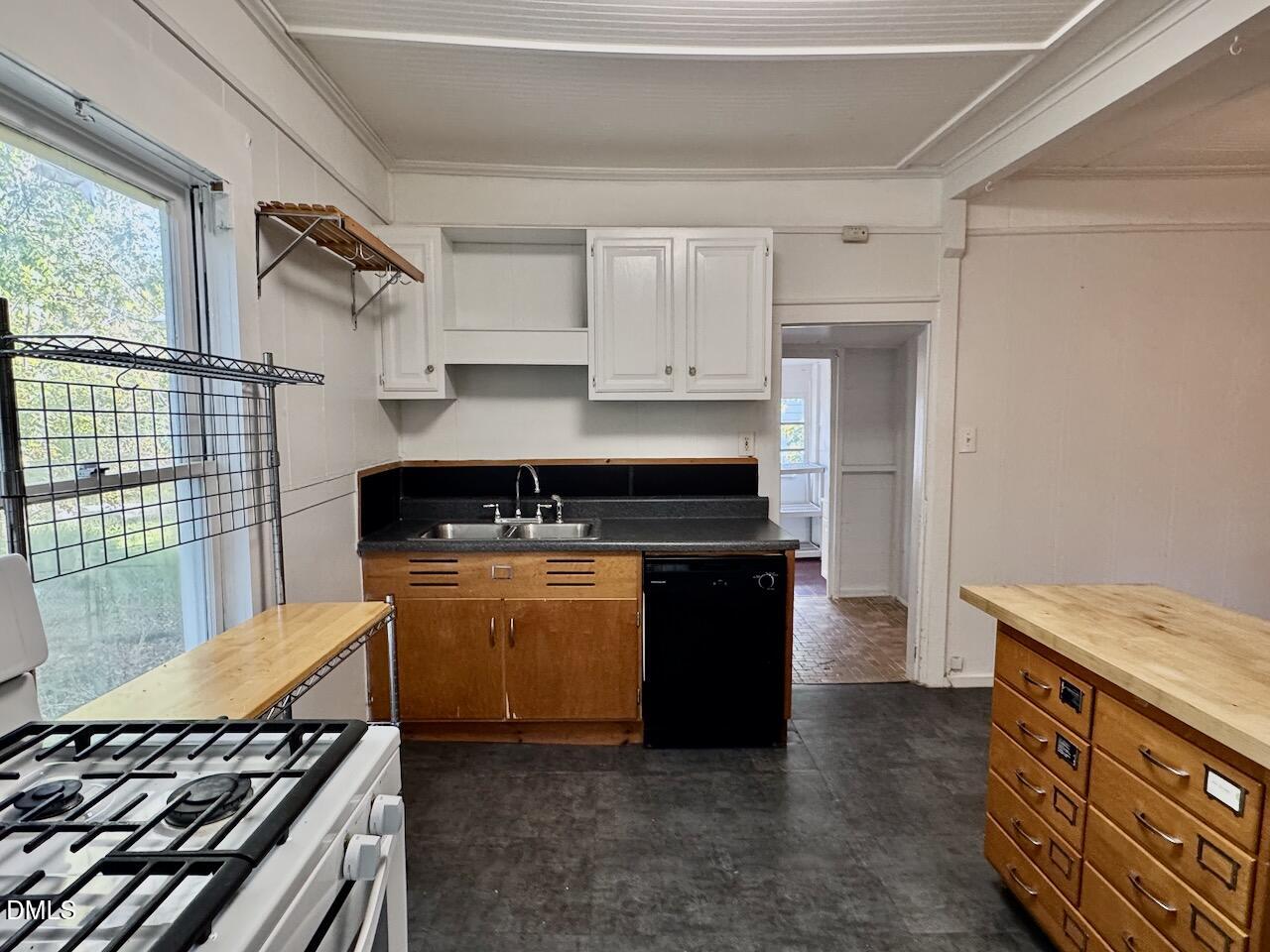 914 Rosehill Avenue Durham, NC 27705 - Photo 7 of 19 Kitchen