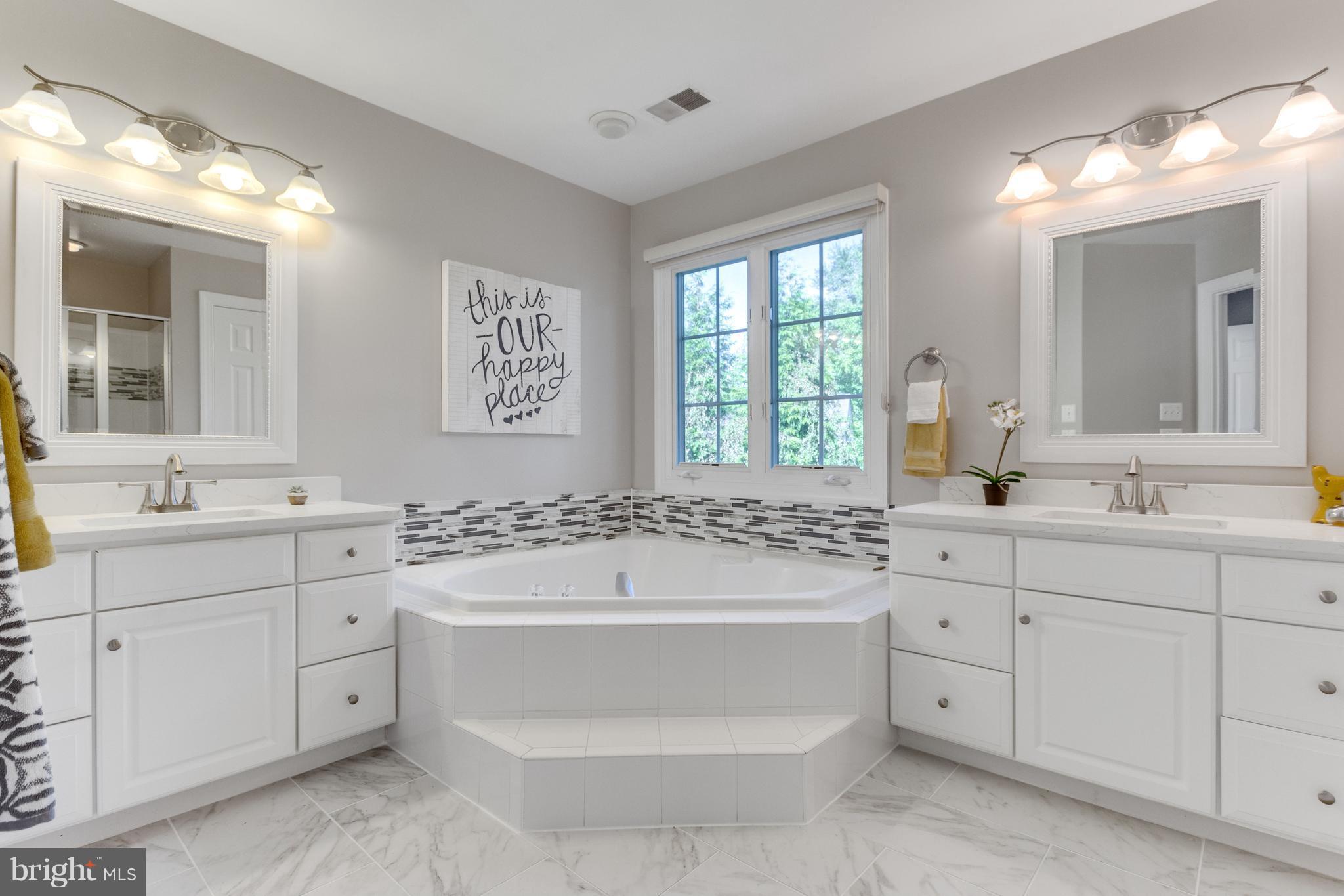 6322 Old Chesterbrook Road McLean, VA 22101 - Photo 17 of 30 Bath (Master)