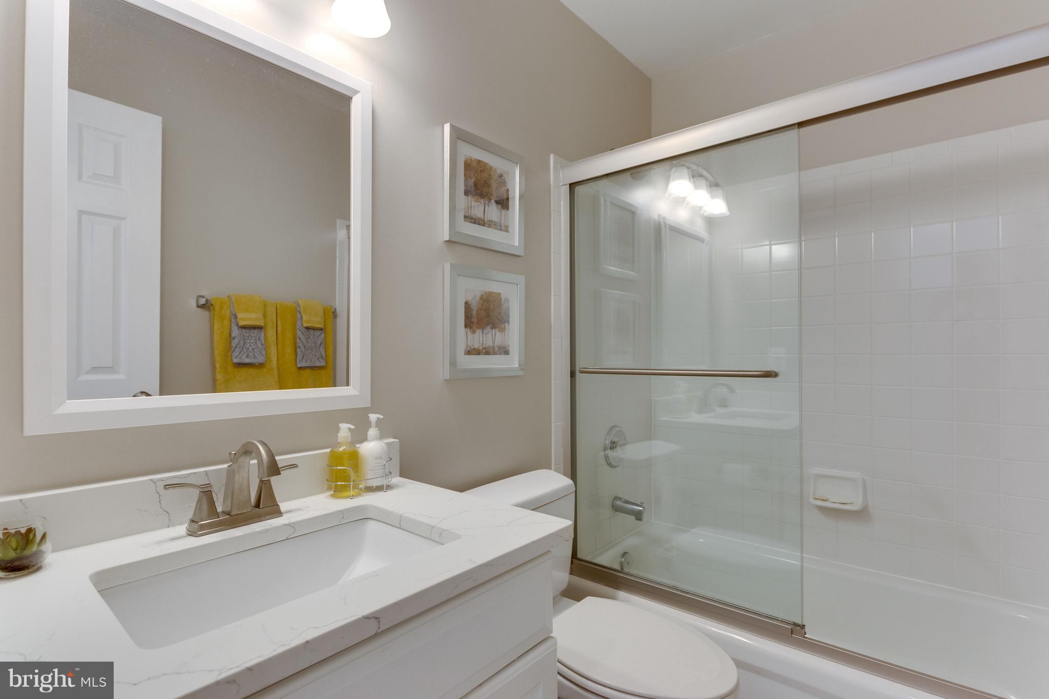 6322 Old Chesterbrook Road McLean, VA 22101 - Photo 20 of 30 Upstairs Hall Bath