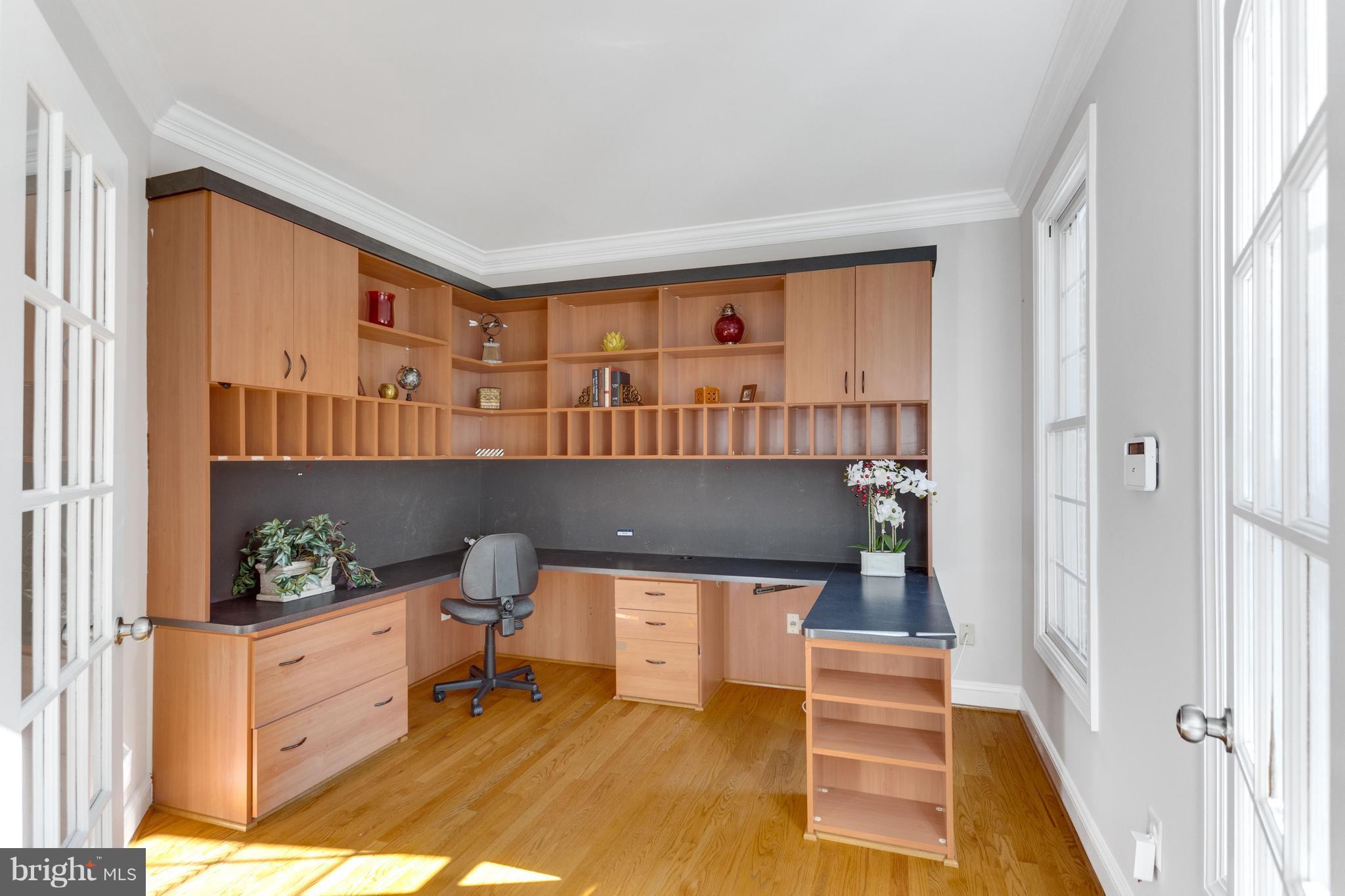 6322 Old Chesterbrook Road McLean, VA 22101 - Photo 5 of 30 Office with Built-ins