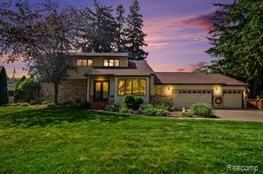$520,000 | 52905 Heatherway Drive, Utica, MI 48316