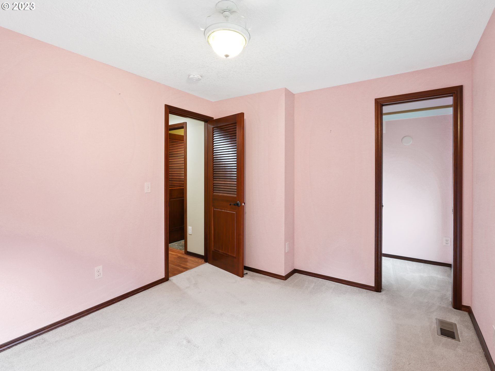 18320 Ross Avenue Sandy, OR 97055 - Photo 15 of 48 an empty room with closet