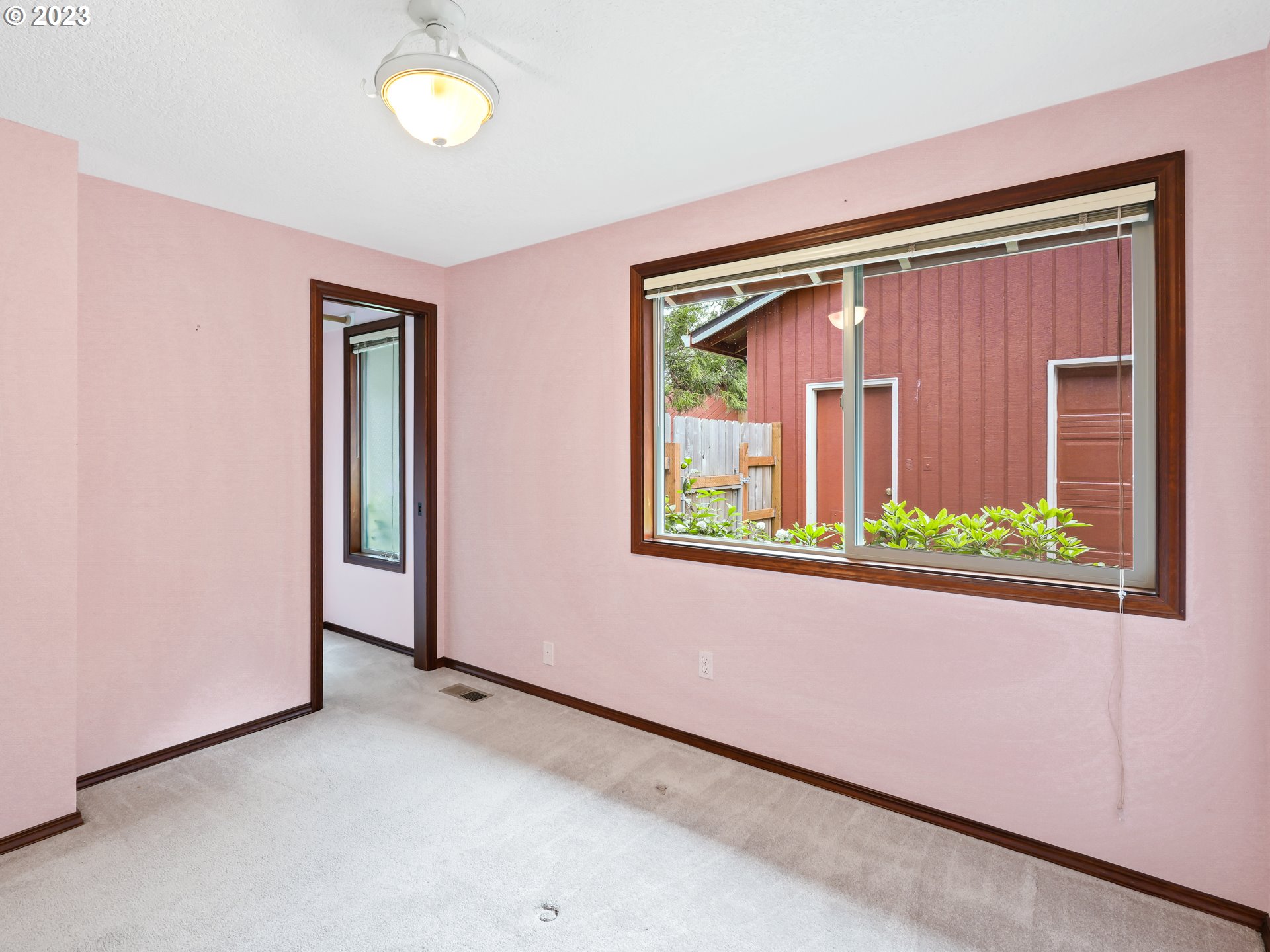 18320 Ross Avenue Sandy, OR 97055 - Photo 16 of 48 an empty room with windows and mirror