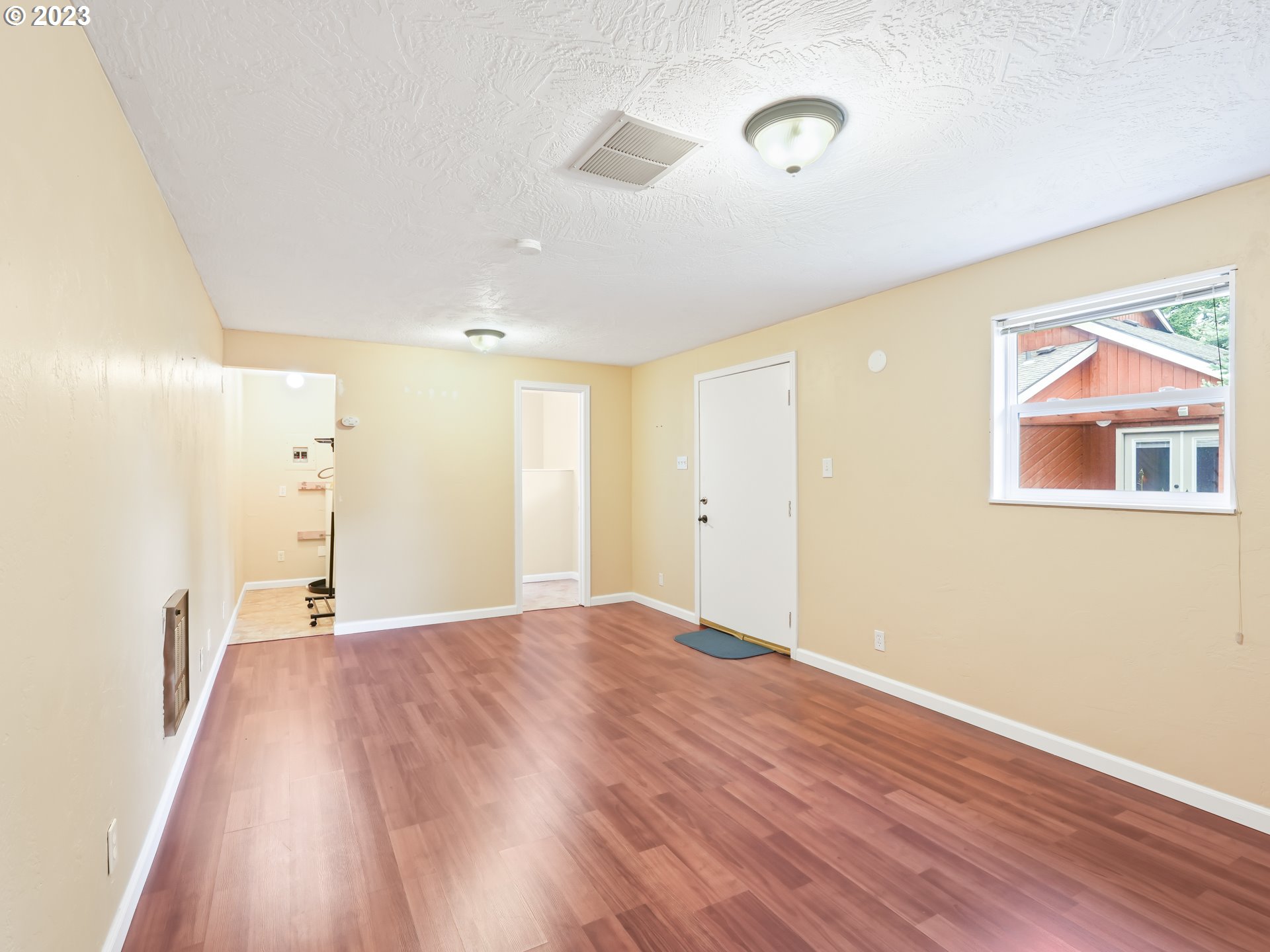 18320 Ross Avenue Sandy, OR 97055 - Photo 35 of 48 a view of empty room with wooden floor
