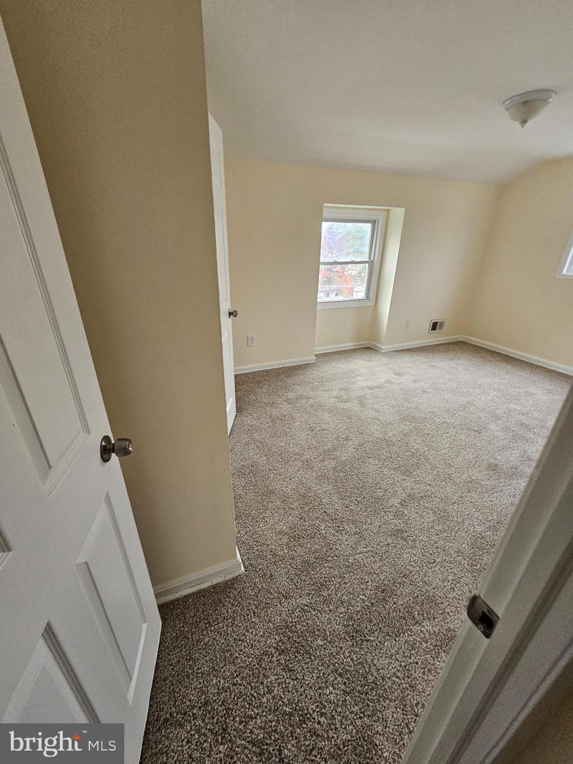 5626 Arnhem Road Baltimore, MD 21206 - Photo 8 of 38 Gallery Image 8