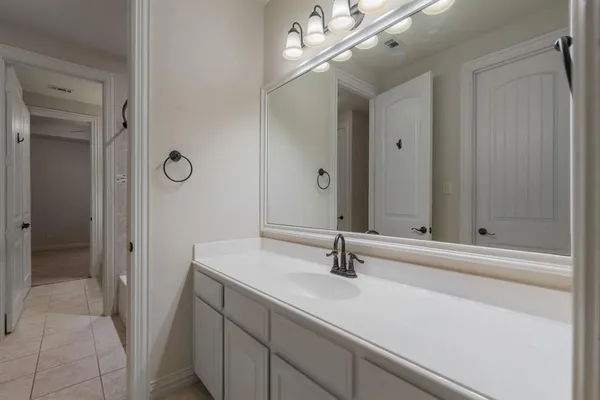 $960,000 | 109 Meadowlands Drive, Denton, TX 76210