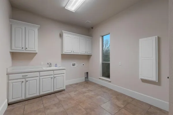 $960,000 | 109 Meadowlands Drive, Denton, TX 76210