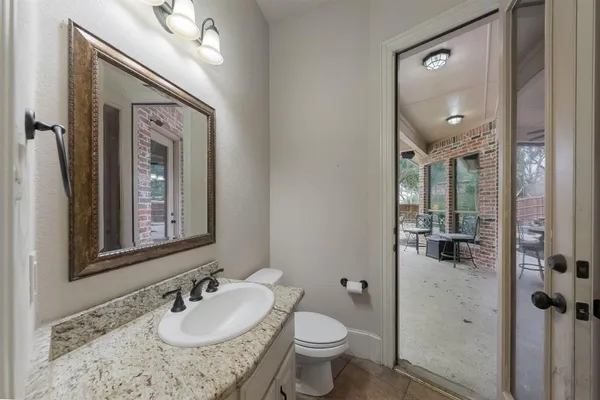 $960,000 | 109 Meadowlands Drive, Denton, TX 76210