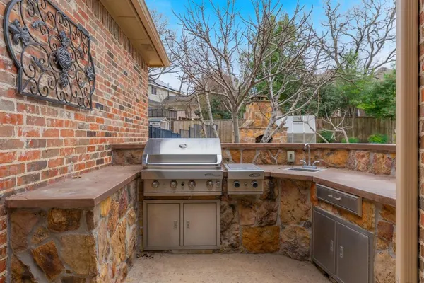 $960,000 | 109 Meadowlands Drive, Denton, TX 76210