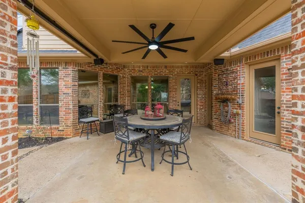 $960,000 | 109 Meadowlands Drive, Denton, TX 76210
