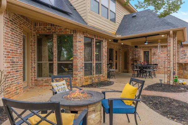 $960,000 | 109 Meadowlands Drive, Denton, TX 76210