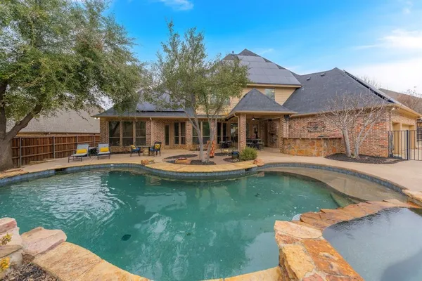 $960,000 | 109 Meadowlands Drive, Denton, TX 76210