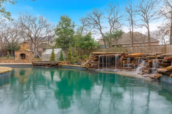 $960,000 | 109 Meadowlands Drive, Denton, TX 76210