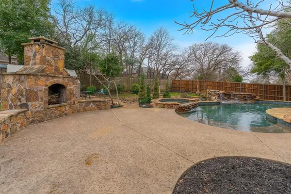 $960,000 | 109 Meadowlands Drive, Denton, TX 76210