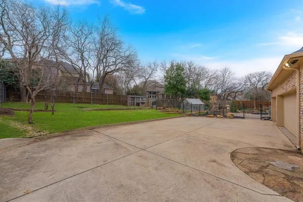 $960,000 | 109 Meadowlands Drive, Denton, TX 76210
