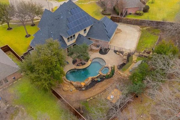 $960,000 | 109 Meadowlands Drive, Denton, TX 76210