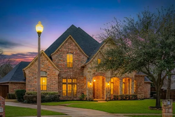 $960,000 | 109 Meadowlands Drive, Denton, TX 76210