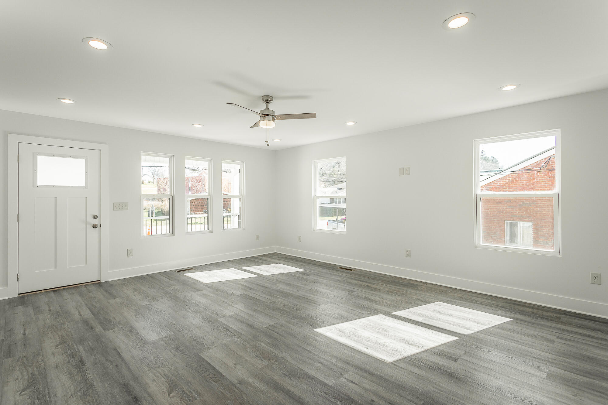 4002 Bennett Road Chattanooga, TN 37412 - Photo 15 of 46 Great Natural Light in this Living Room