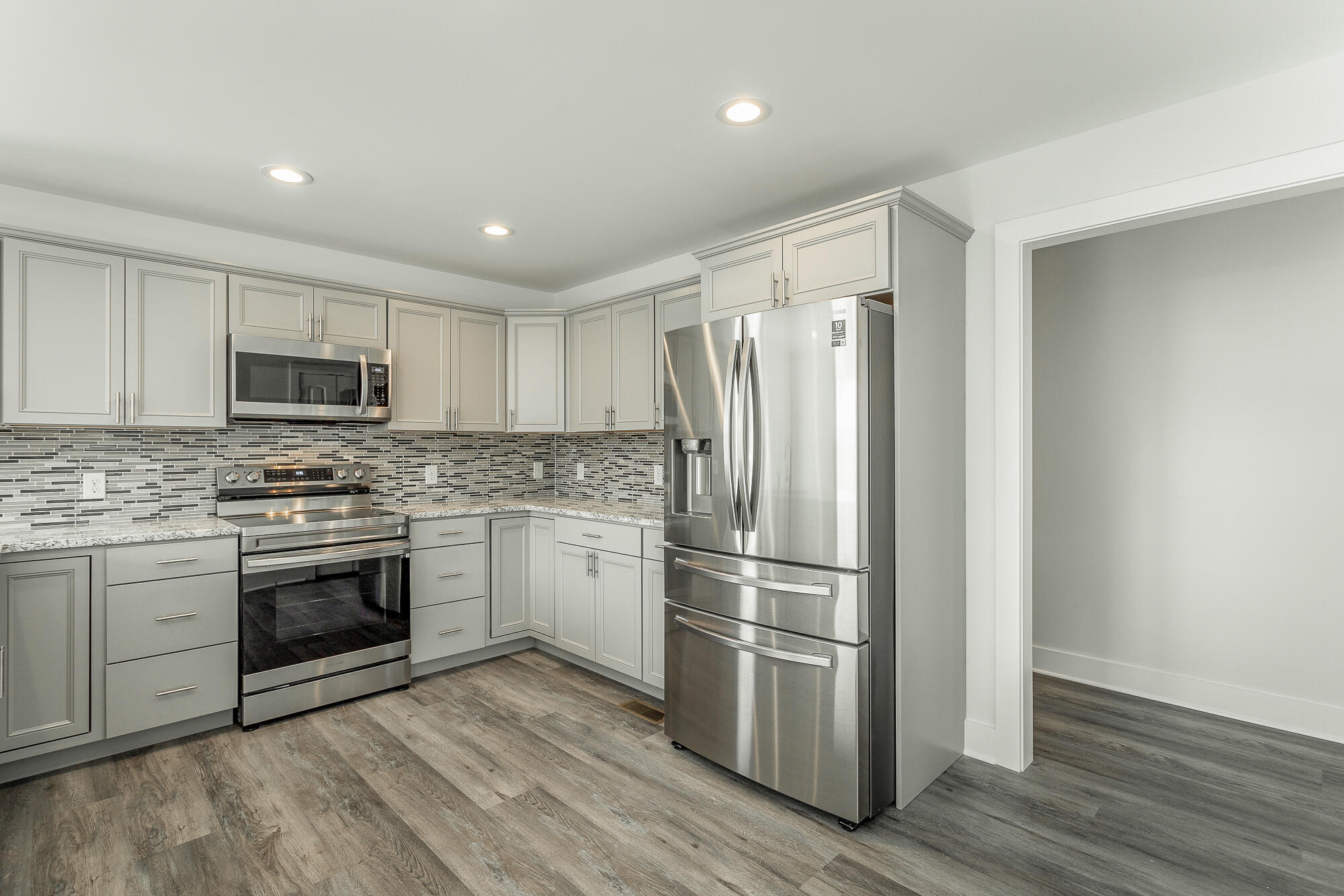 4002 Bennett Road Chattanooga, TN 37412 - Photo 4 of 46 Gorgeous Kitchen with all appliances