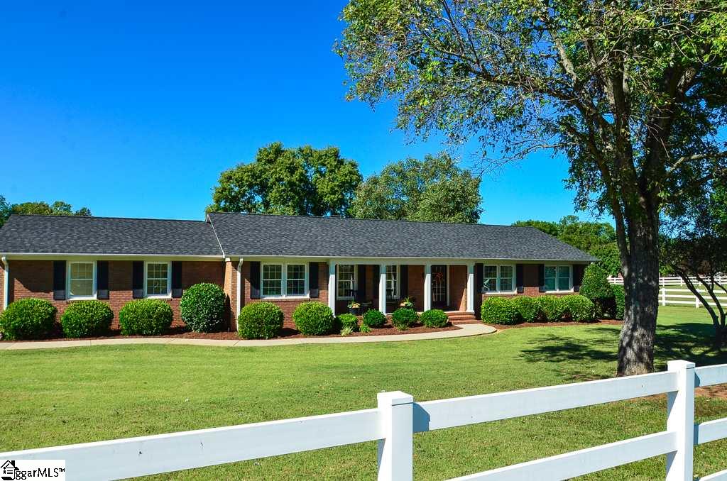 450 Farm Lake Road Boiling Springs, SC 29316 - Photo 1 of 32 Gallery Image 1