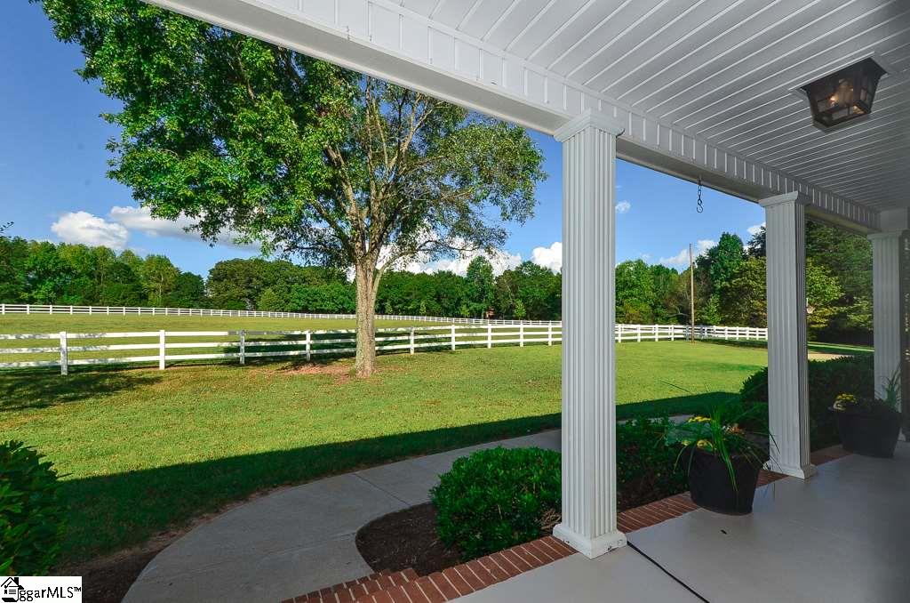 450 Farm Lake Road Boiling Springs, SC 29316 - Photo 2 of 32 Gallery Image 2