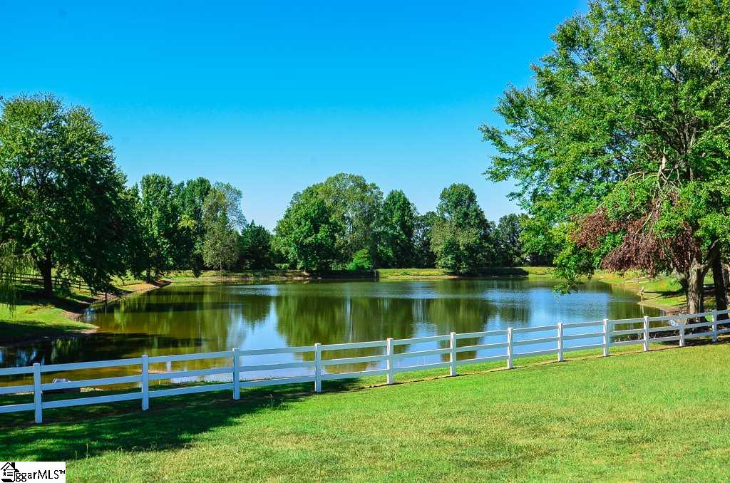 450 Farm Lake Road Boiling Springs, SC 29316 - Photo 3 of 32 Gallery Image 3