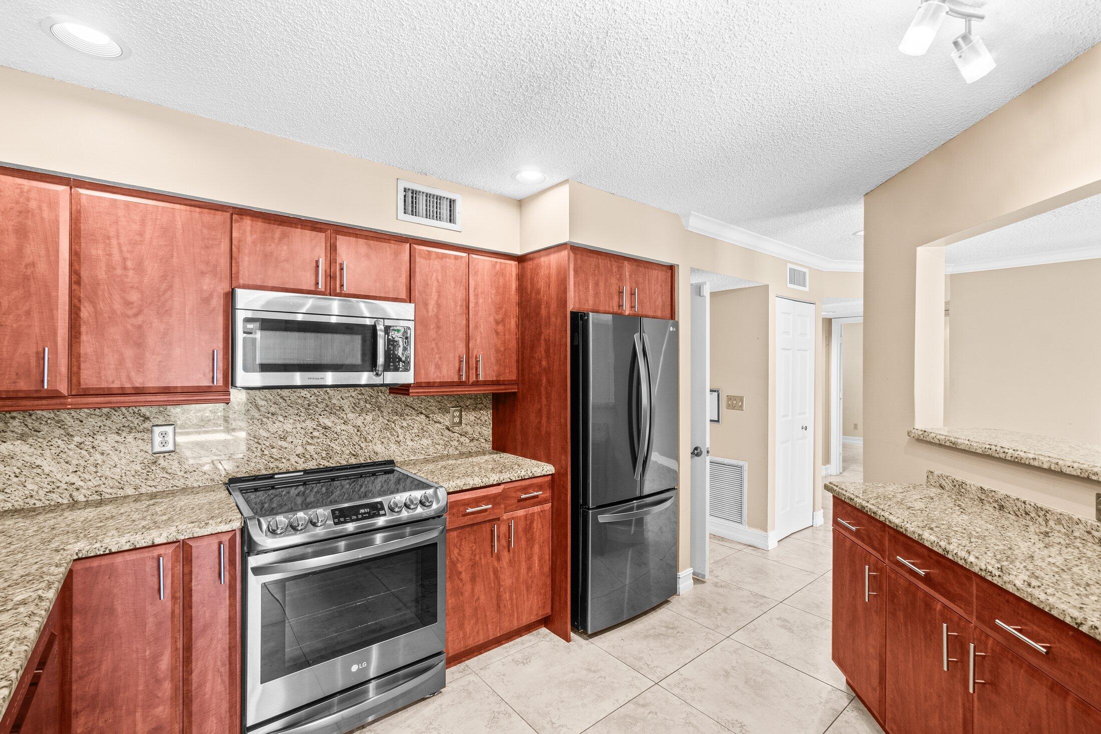 5750 Coach House Circle, Unit C Boca Raton, FL 33486 - Photo 11 of 30 Kitchen