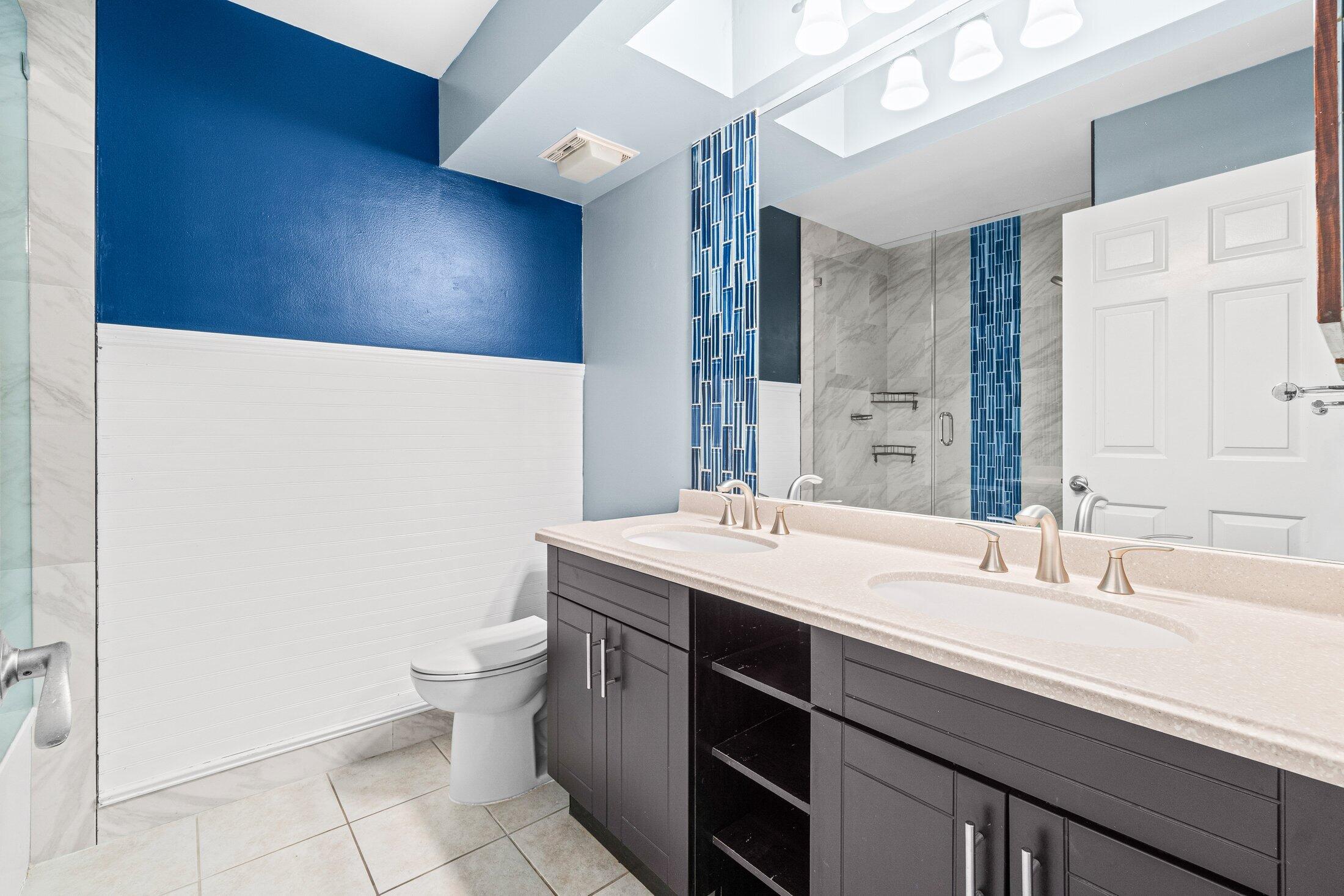 5750 Coach House Circle, Unit C Boca Raton, FL 33486 - Photo 18 of 30 Bathroom