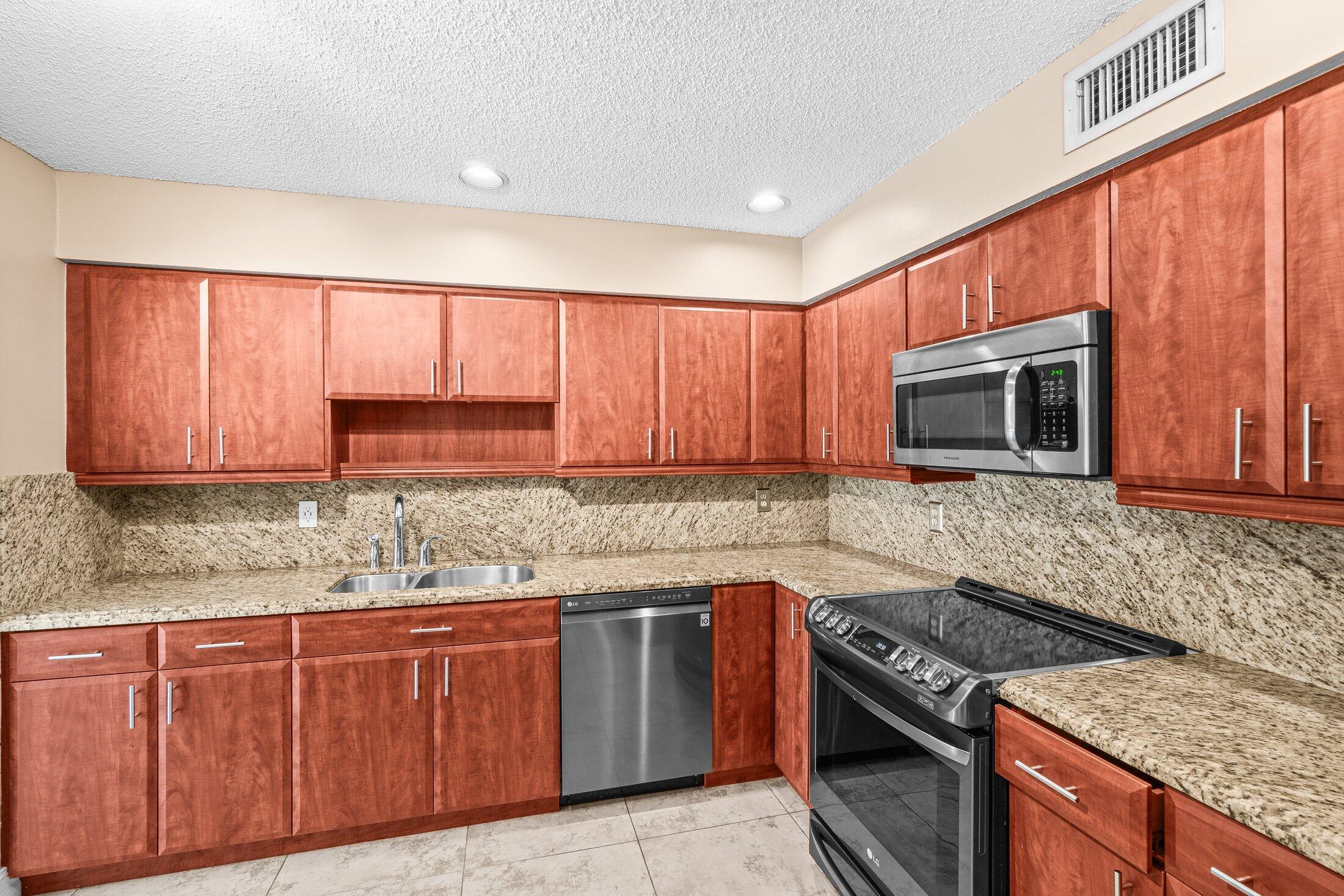 5750 Coach House Circle, Unit C Boca Raton, FL 33486 - Photo 10 of 30 Kitchen