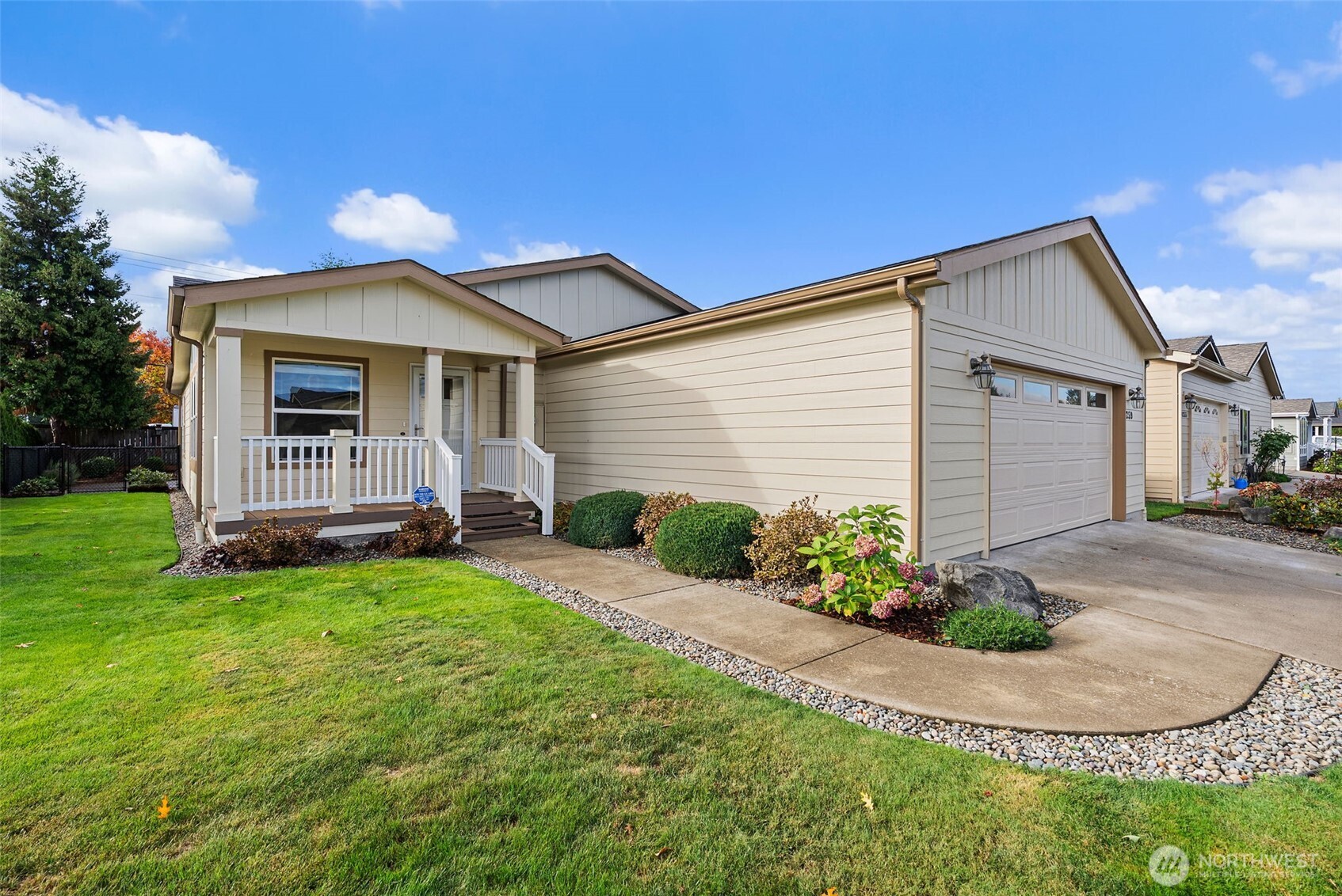 4259 Lakeview Lane Southeast, Unit 63 Lacey, WA 98503 - Photo 3 of 29 a backyard of a house with table and chairs