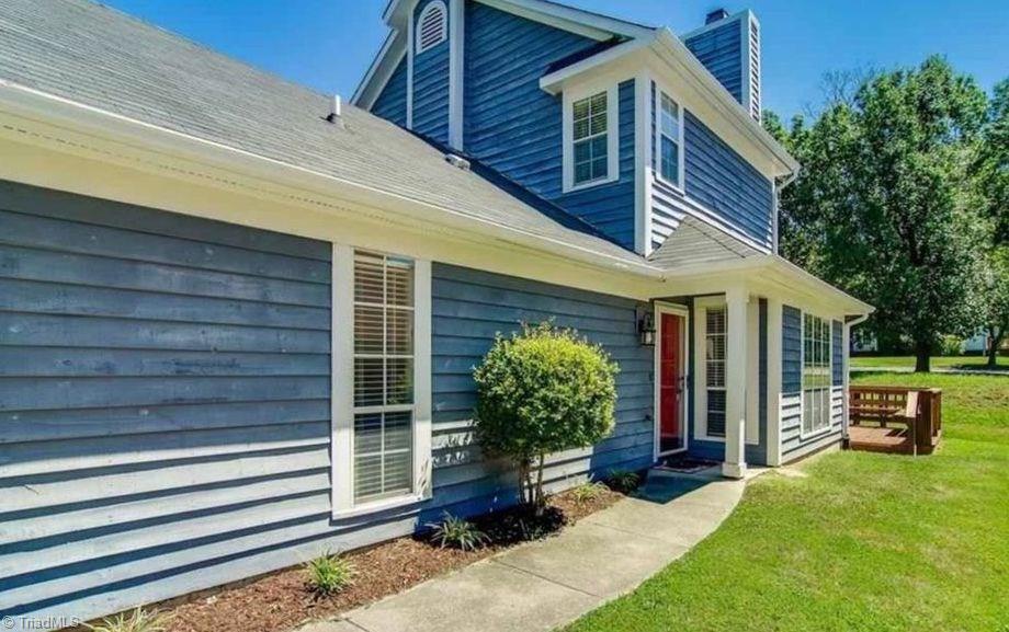 3210 Pipers Way High Point, NC 27265 - Photo 3 of 15 Gallery Image 3