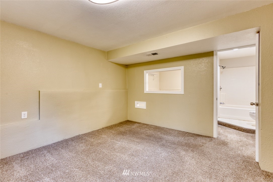 17517 48th Street East Lake Tapps, WA 98391 - Photo 22 of 36 a view of an empty room with a window