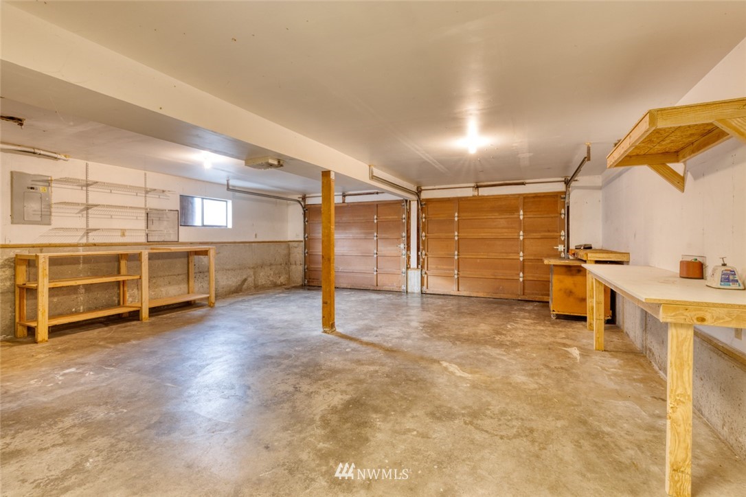 17517 48th Street East Lake Tapps, WA 98391 - Photo 26 of 36 a view of an empty room with closet area